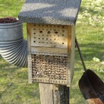 Insektenhotel im Garten 04