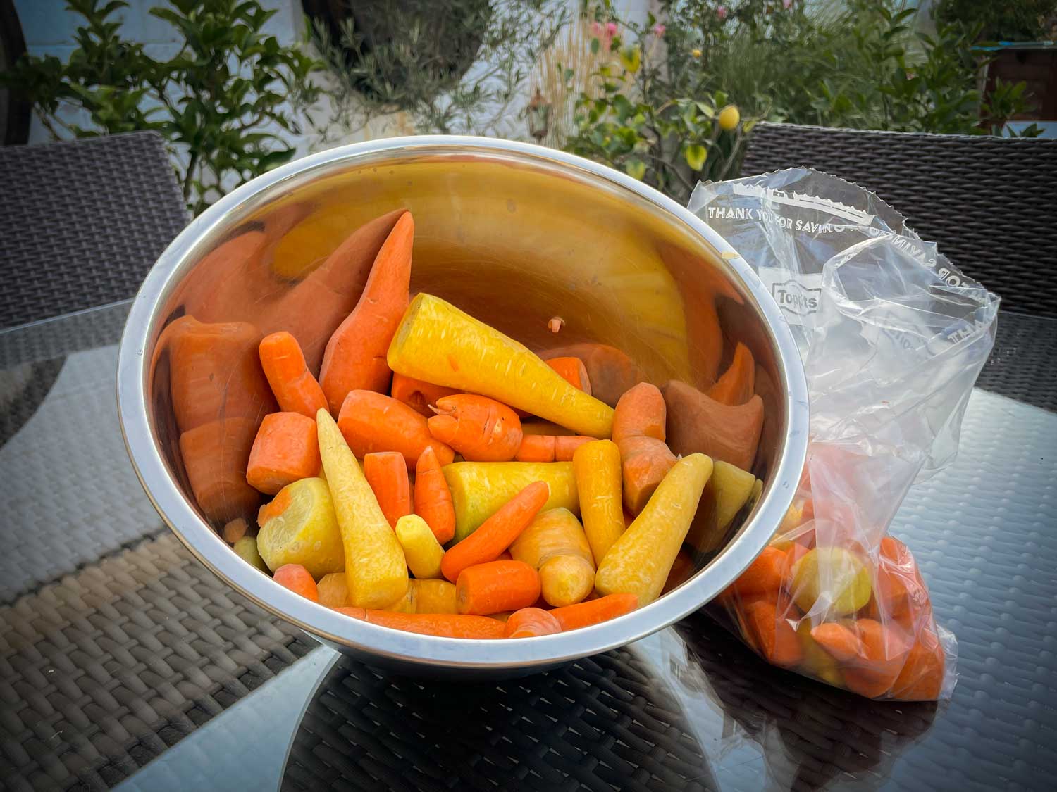 Karotten-Möhren-bunt-verarbeitet-Hochbeet-2022